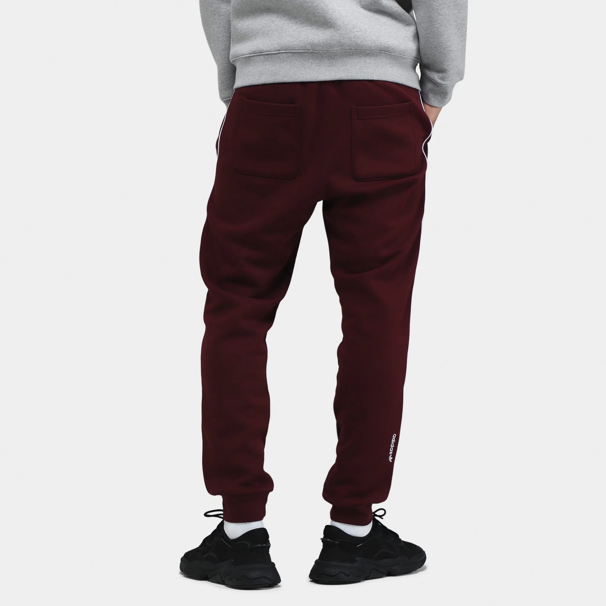 adidas Originals Adicolor Seasonal Archive Sweatpants / Maroon