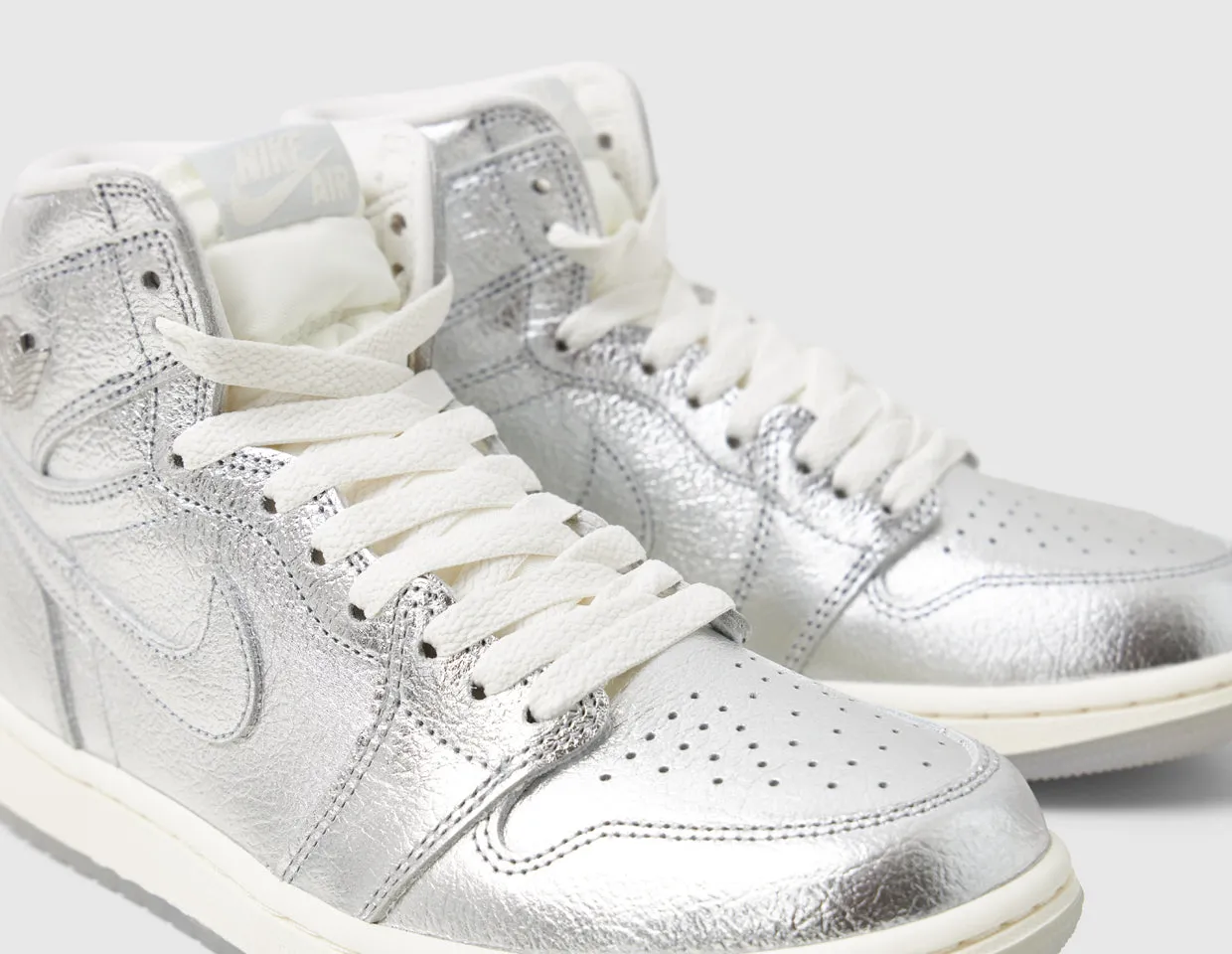 Jordan Women's 1 Retro High OG Metallic Silver / Photon Dust - Sail