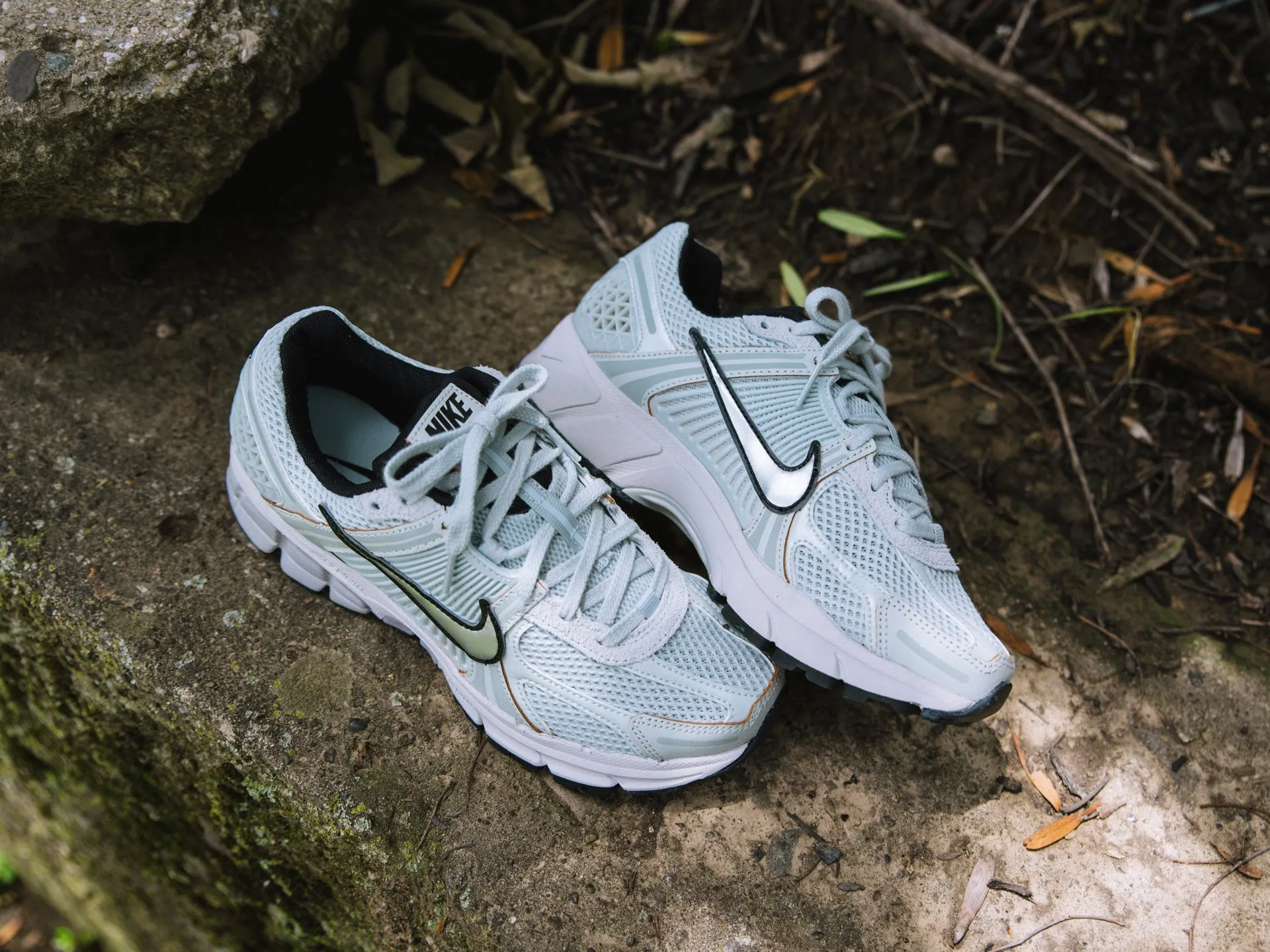 Nike Women's Vomero 5 'Light Silver/Chrome'