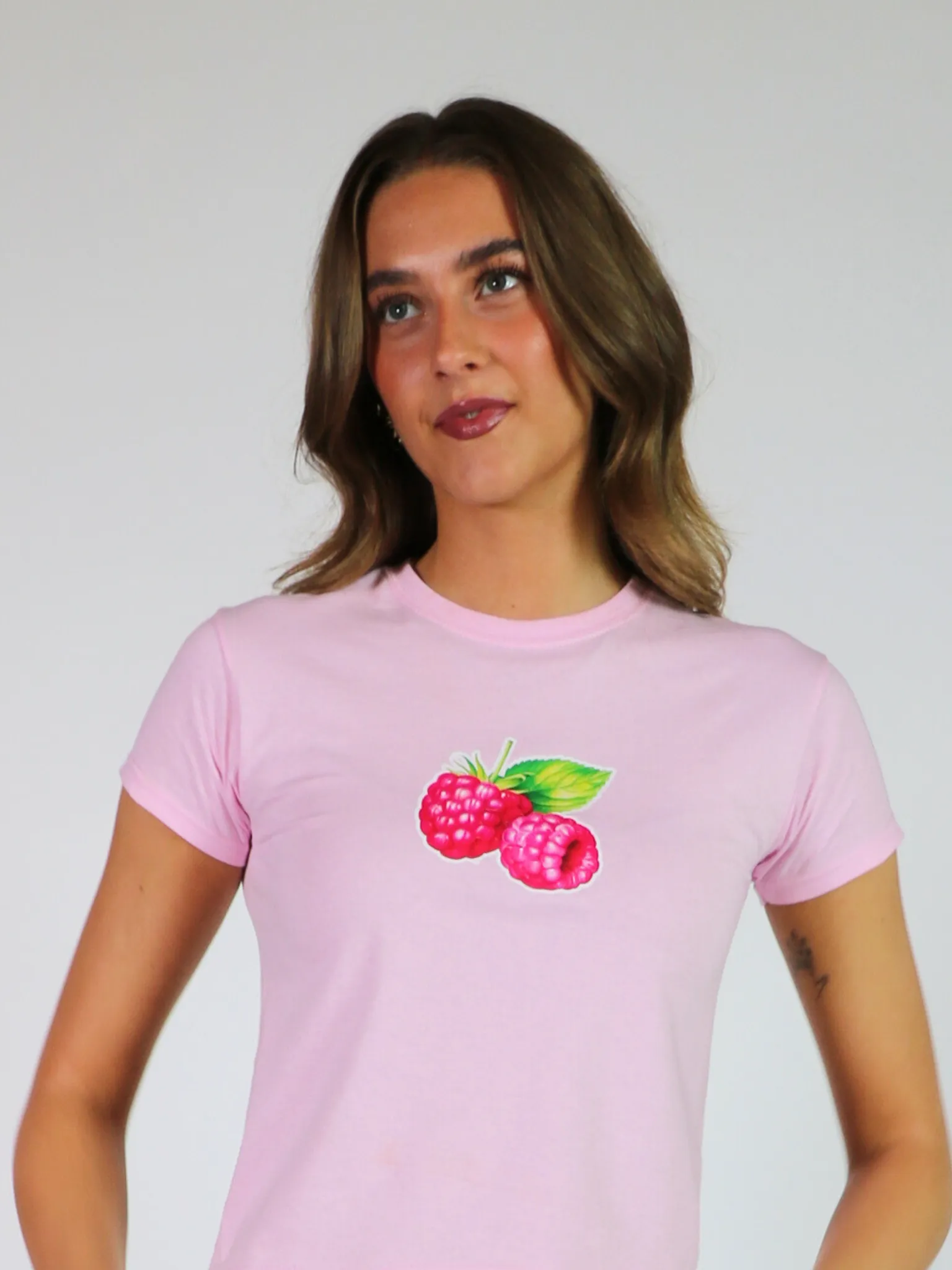 RASPBERRY BABY TEE - LYSERØD